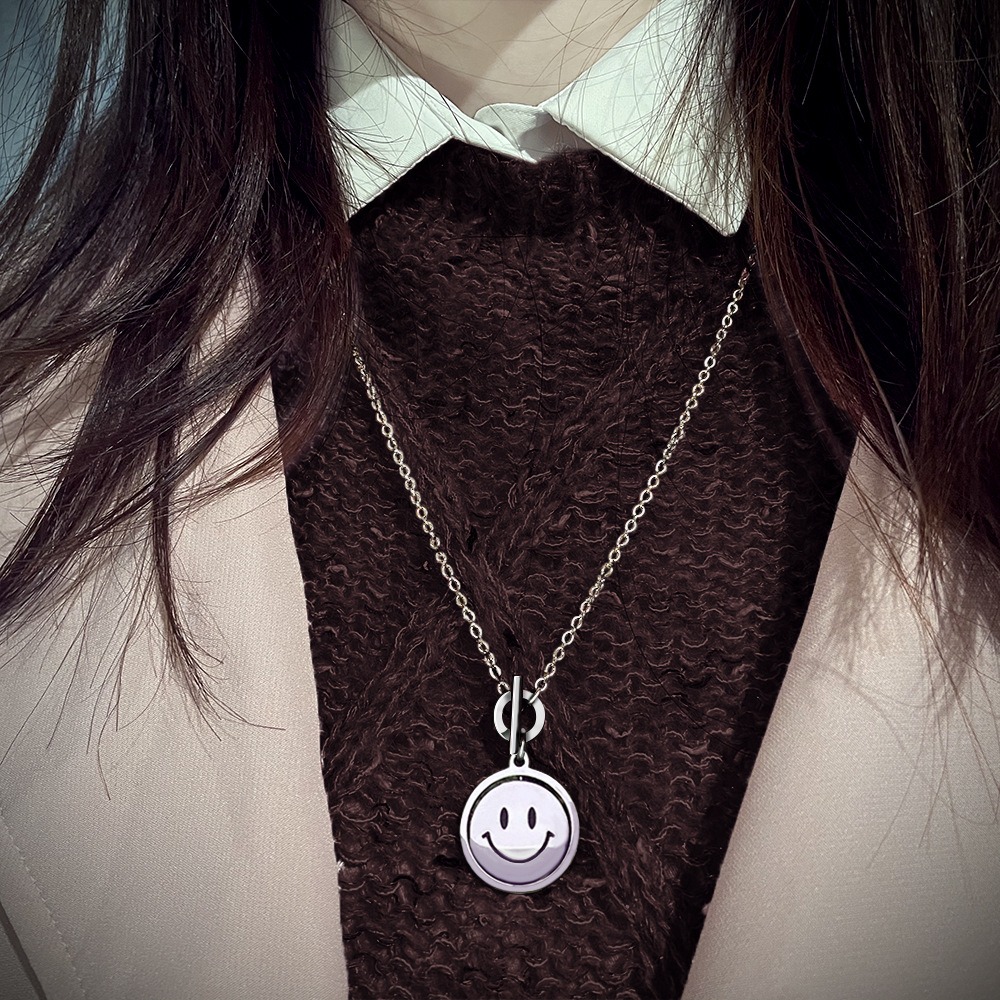 Rotating smile pendant necklace with a photo print