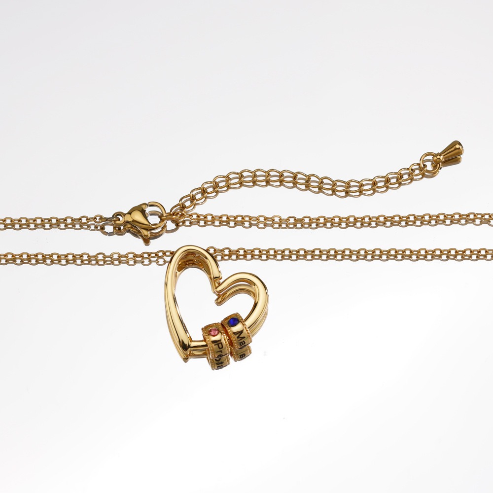 Pendant and chain detail